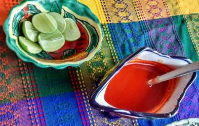 Limones y Salsa Picante